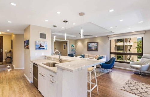 Kaanapali Condominio | Alquiler de Maui Resort: Kaanapali Ali'i 362 - ¡Elegantemente remodelado 6to piso 2BR con vista al mar Y a la montaña!