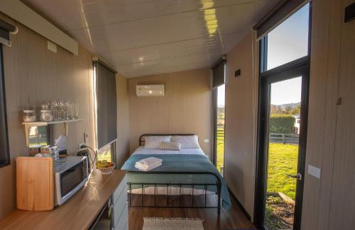 Cambridge Casa | Maungakawa Hill by Tiny Away