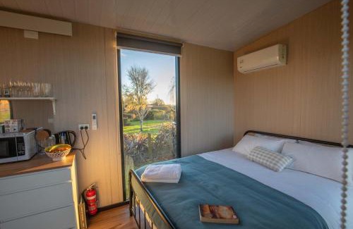 Cambridge Casa | Maungakawa Hill by Tiny Away
