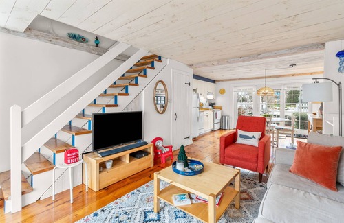 Mashpee Casa | New Rental-2 bedrm, 1.5 baths in Maushop Village, private beach