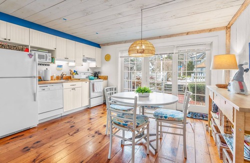 Mashpee Casa | New Rental-2 bedrm, 1.5 baths in Maushop Village, private beach