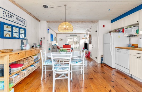 Mashpee Casa | New Rental-2 bedrm, 1.5 baths in Maushop Village, private beach
