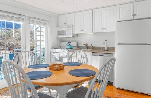 Mashpee Condominio | New Rental-Maushop Village, 2-bedroom, 1.5 baths, A/C, patios & private beach