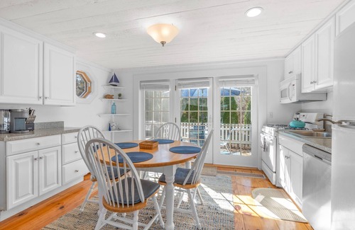 Mashpee Condominio | New Rental-Maushop Village, 2-bedroom, 1.5 baths, A/C, patios & private beach