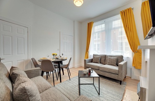 Fenham Casa | Mauve Modern 3-Bedroom Home in Newcastle