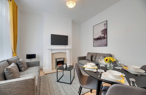 Fenham Casa | Mauve Modern 3-Bedroom Home in Newcastle
