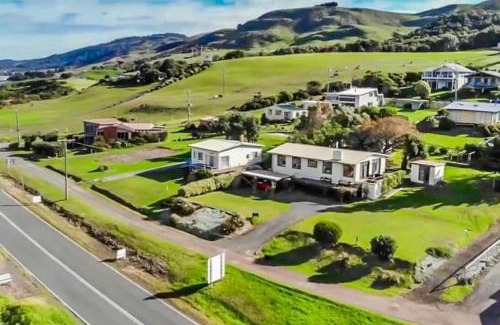 Skenes Creek Casa | MAVI BEACH HOUSE - Stylish home opposite beach