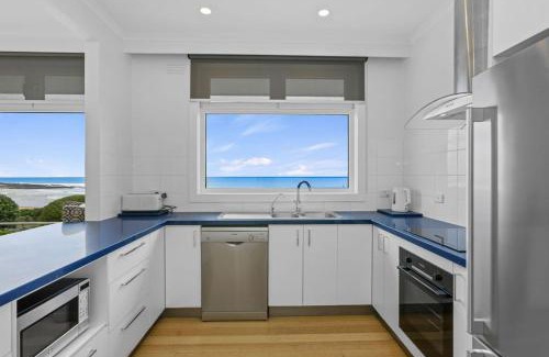 Skenes Creek Casa | MAVI BEACH HOUSE - Stylish home opposite beach