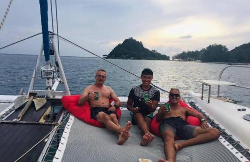 Downtown Kota Kinabalu Alquiler De Eote | Mawali Sunset & Overnight Cruise.