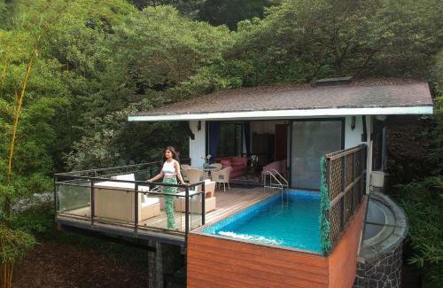 Kadadhe Villa | Mawi Infinitty Villa by StayVista - A lake-view villa with an infinity pool for a luxurious stay
