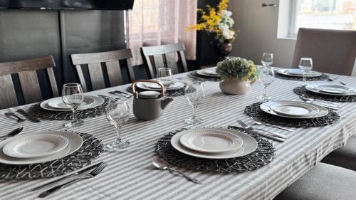 Union City Apartamento | Max NY VIEW 5 Apartment Combo Sleeps 60 15 Mins to NYC