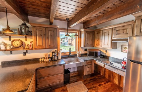 South Fork Cabina | Max's Cabin at Tiny Timbers Resort and Spa!