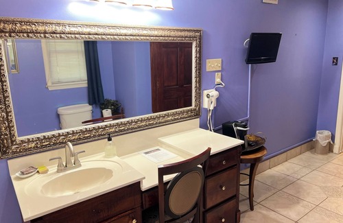 Whitehaven Casa | Spacious 6-bedroom house w/large entertainment room & WiFi in amazing Memphis.