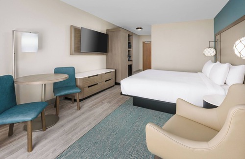 Marathon Hotel | Maximum Comfort! Enjoy Outdoor Pool & Free Breakfast, Pets are Allowed!