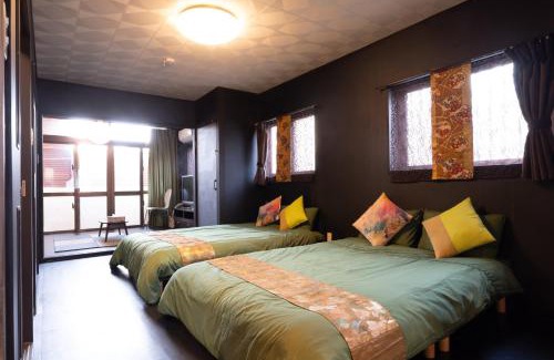Maejima Casa | Maximum of 21 people can be rented in one building 3 minutes walk to Tomari Port 10 minutes drive to the airport No parking lot 30 seconds walk from paid parking lot warayunso port city May