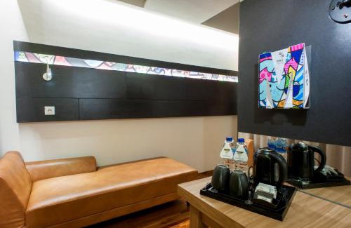 Gubeng Hotel | MaxOneHotels at Dharmahusada Surabaya