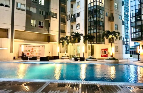 Bonifacio Global City Apartamento | MaxStays Max Style at Fort Victoria