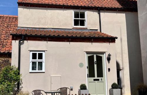 Dersingham Casa | May Bell Cottage