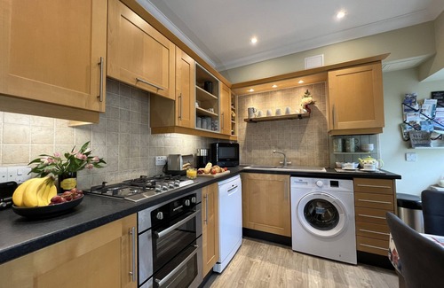 Dersingham Cabaña | MAY BELL COTTAGE, pet friendly, with a garden in Dersingham