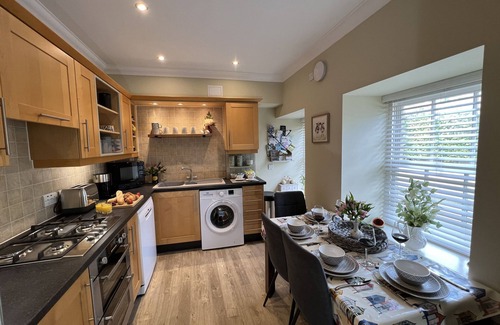 Dersingham Cabaña | MAY BELL COTTAGE, pet friendly, with a garden in Dersingham