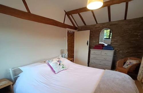 Upton Bishop Casa | May Hill View - Cosy Rural Retreat with Hot Tub