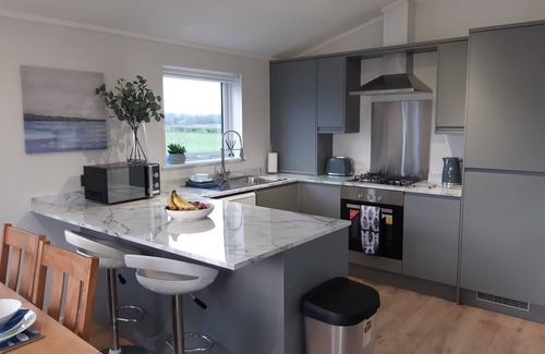 Fence Cabina | **MAY/JUNE discounts available in Luxury 3 bedroom, pet-friendly lodge.**