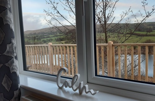 Fence Cabina | **MAY/JUNE discounts available in Luxury 3 bedroom, pet-friendly lodge.**