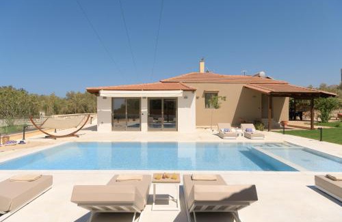 Atsipópoulon Villa | MaYa Villa, a sublime luxury villa close to Rethymno and all amenities!