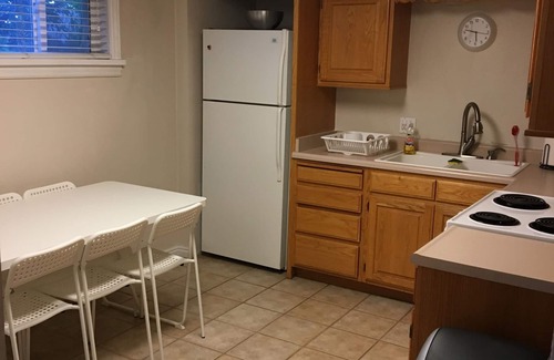 Scera Park South Apartamento | Fun @ theFrees! Acogedor 2BR Apt por Costco! ¡Todas las alfombras / pinturas nuevas!