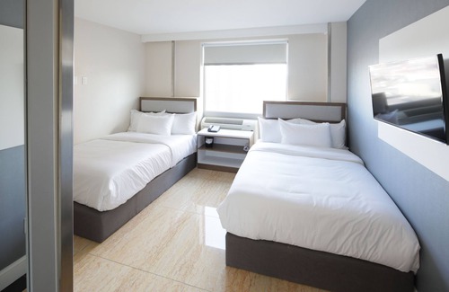 Queens Hotel | Mayfair Inn and Suites