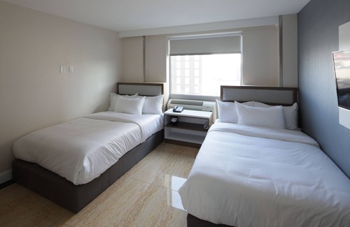 Queens Hotel | Mayfair Inn and Suites
