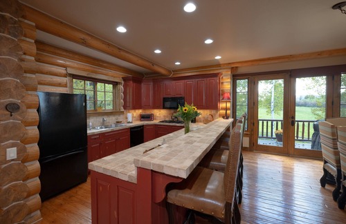 Victor Casa | Mayfly Cabin, Borders Targhee National Forest w/ New 8 Person Hot Tub