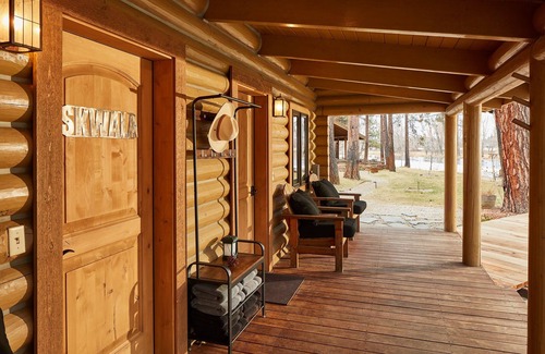 Grantsdale Cabina | Mayfly Cabin Room at TBMC