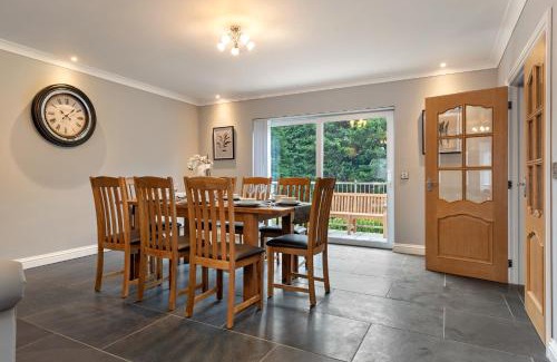 Kilgetty Casa | Maynor - Large Luxury House, Log Burner, Central Location