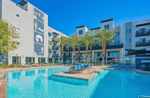 Desert View Village Apartamento | Mayo Hospital - Dedicated Workspace - Swim & Work - 5 min to Shopping - S331
