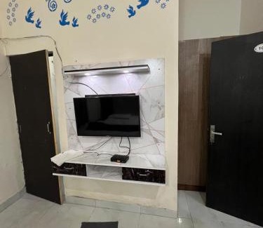 Faridabad Hotel | Mayur Hotel Near IMT College, Faridabad