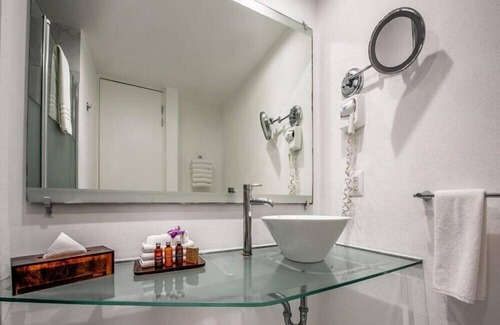 Marina Mazatlán Hotel | Mazatlan Cozy Junior Suite with Pool & Garden for Family Getaway