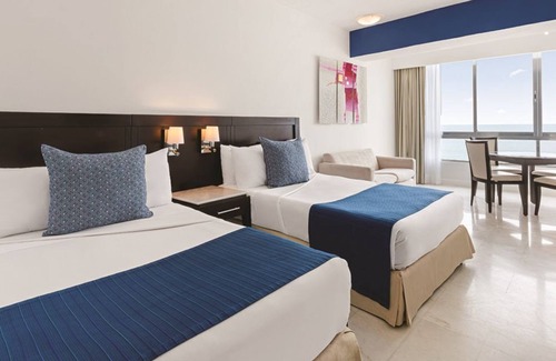 Marina Mazatlán Hotel | Mazatlan Cozy Junior Suite with Pool & Garden for Family Getaway