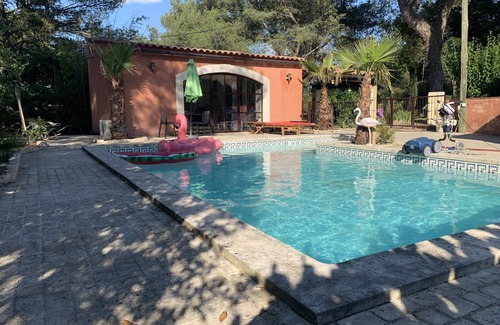 Quartier des Espesses Casa | Mazet with swimming pool under the pines a few minutes from the city center