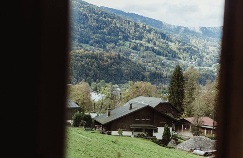 Samoens Chalet De Esquí | Chalet 'Petit Cosy - Samoëns' con vistas a la montaña, terraza privada y jardín privado