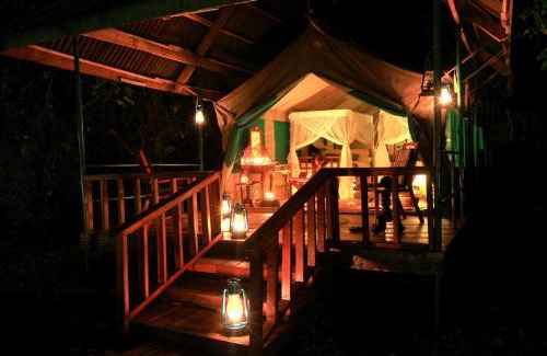 Kigoma Cabina | Mbali Mbali Gombe Lodge