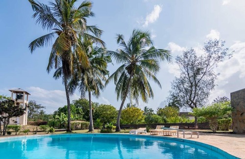 Diani Beach Villa | Mbuyu Villa - 5min from the beach!!