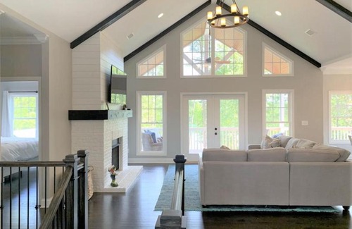 West Union Casa | McAlister Rd Absolutely Stunning Home on Lake Keowee