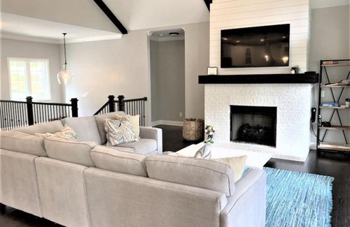 West Union Casa | McAlister Rd Absolutely Stunning Home on Lake Keowee