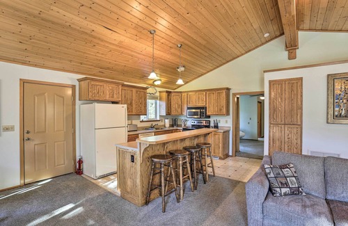 McCloud Cabina | McCloud Cabin w/ 3.5 Miles of Private Hiking!