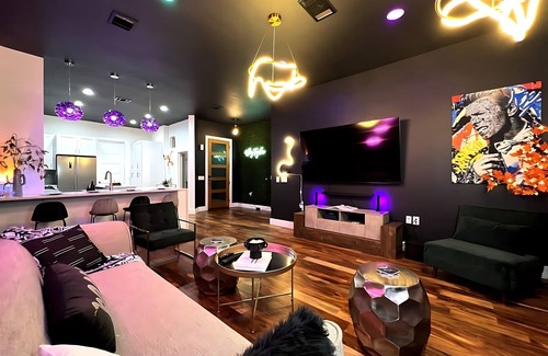 MLK Casa | Mcconaughey Mansion 6th Street 5 min Drive