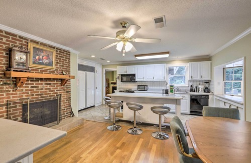 McDonough Casa | McDonough Getaway w/ Private Lake on 24 Acres