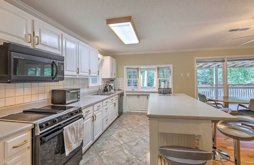 McDonough Casa | McDonough Getaway w/ Private Lake on 24 Acres