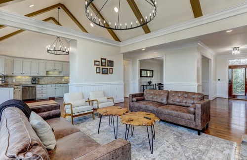 Big Canoe Casa | McElroy Manor - Luxury and comfort in Big Canoe!