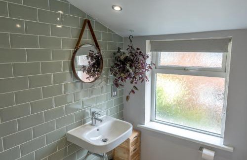 Broadstairs Casa | McEnroe Cottage - Heart of Town - Beach